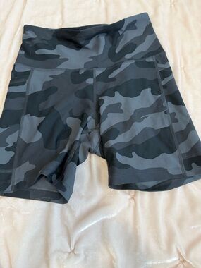 Old Navy Active Black & Gray Camo shorts